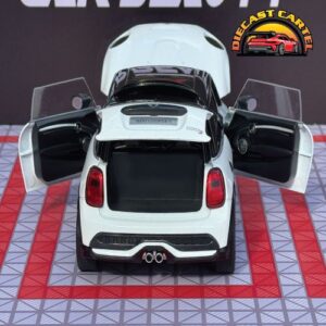 Mini Cooper in White 9