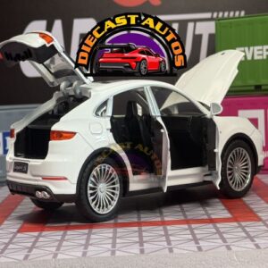 Porsche Cayanne in White 7