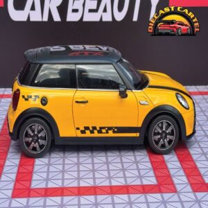 mini Cooper in Yellow 4